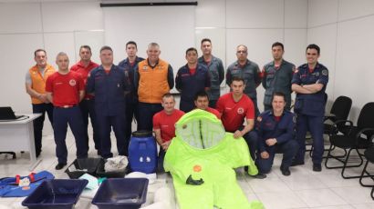 Defesa Civil entrega absorventes sintéticos ao 14º Batalhão de Bombeiros Militar em Xanxerê
