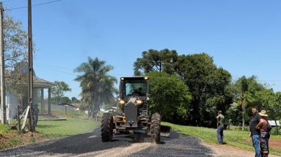 Xaxim asfalta trecho em frente à comunidade de Monte Belo