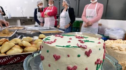 Moradoras de Xaxim participam de curso prático de culinária