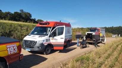 Queda de motocicleta deixa duas pessoas feridas em Xanxerê