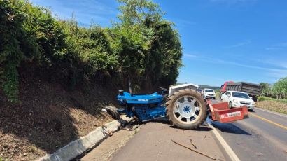 Colisão entre trator e caminhonete deixa feridos na BR-282 em Xanxerê