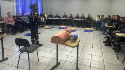 Profissionais da saúde participam de capacitação para atendimento em primeiros socorros
