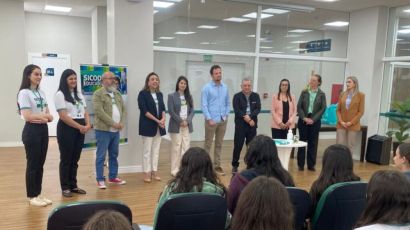 Alunos de Xanxerê participam de encerramento de projeto sobre educação financeira