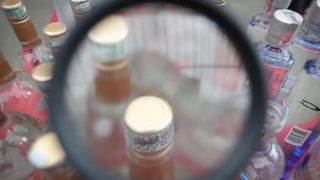 Risco no copo: Comércio de bebidas redobra atenção com procedência