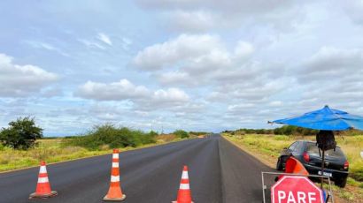Trânsito na SC-155 em Abelardo Luz opera com sistema de pare e siga devido a obras