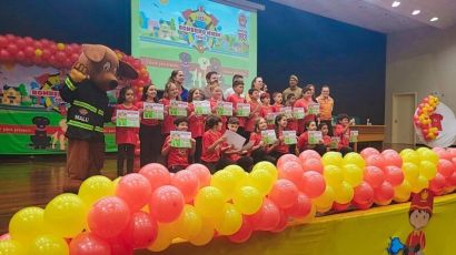 Alunos da Rede Municipal de Ensino celebram formatura no Programa Bombeiro Mirim