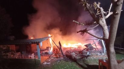 Incêndio destrói residência na Linha Baitaca em São Domingos