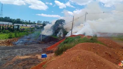 Incêndio atinge galpão às margens da BR-282 em Xaxim