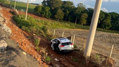 Saída de pista deixa três pessoas feridas em Abelardo Luz
