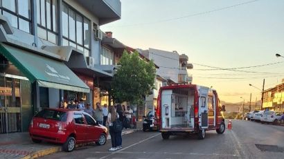 Colisão entre veículos deixa mulher ferida em São Domingos