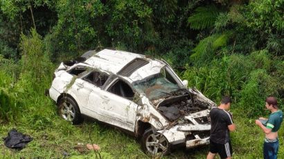 Capotamento deixa duas jovens feridas em Ponte Serrada
