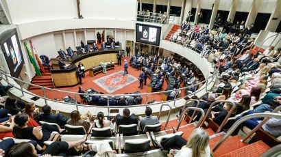 Xanxerense recebe Comenda do Legislativo: Homenagem da Alesc para quem faz a diferença em SC