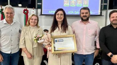 Professora da Unoesc Xanxerê recebe Moção de Aplauso da Câmara de Vereadores