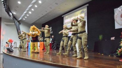 Escolas municipais celebram a formatura do Proerd 2025 em duas noites de solenidade na Unoesc