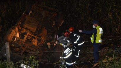 Van com trabalhadores capota na SC-480, em Bom Jesus