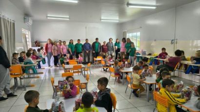 Associação Gambaré leva a magia do natal a 80 crianças do CEMEI Sonho Encantado