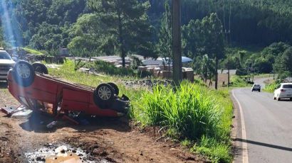 Motorista fica ferido após capotamento na SC-154, sentido Ponte Serrada–Passos Maia