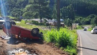 Motorista fica ferido após capotamento na SC-154, sentido Ponte Serrada–Passos Maia