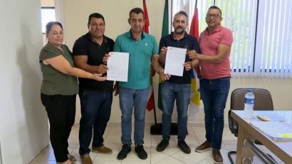 Ipuaçu avança na habitação com assinatura de ordem de serviço para construção de 12 novas casas