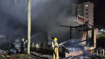 Residência é destruída e homem fica ferido durante incêndio em Xaxim