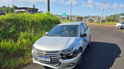 Colisão entre carro e motocicleta deixa uma pessoa ferida na BR-282 em Xaxim