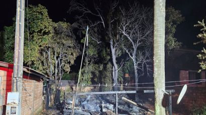 Residência é destruída por incêndio em Bom Jesus