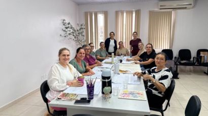 Oficina de pintura fortalece mulheres e promove bem-estar em São Domingos