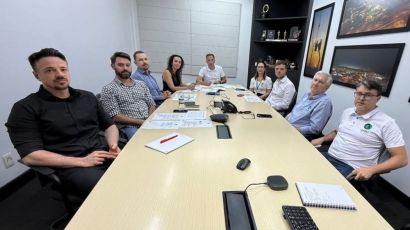 Dcelt recebe Secretaria de Estado da Educação para tratar de energia nas escolas