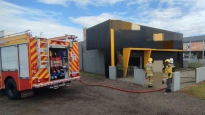 Incêndio atinge estabelecimento no Centro de Xanxerê