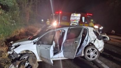 Saída de pista seguida de capotamento deixa homem ferido em Xanxerê