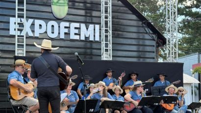 Artistas locais se apresentam durante a ExpoFemi 2026 e fortalecem a cultura de Xanxerê