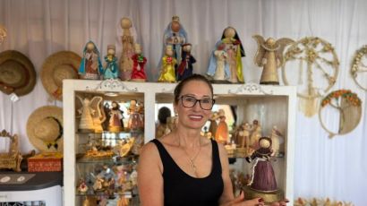 Da espiga ao reconhecimento internacional: artesã de Xanxerê transforma palha de milho em arte