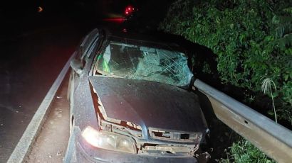 Colisão entre carro e ônibus deixa condutor gravemente ferido em Abelardo Luz