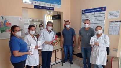 Igreja entrega lembrancinhas em agradecimento a profissionais da saúde 