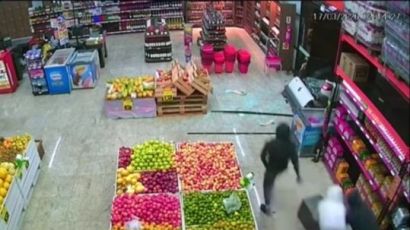 Vídeo: Dois homens são presos por furto de cofre de supermercado em Xaxim