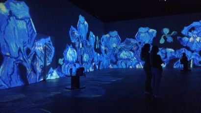 Estudantes da EMEB Nery Giachini visitam exposição imersiva sobre as obras de Van Gogh