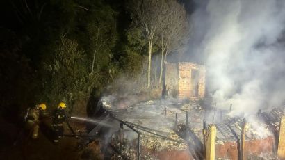 Incêndio destrói residência no interior de Xanxerê