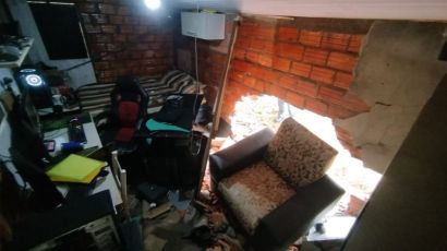 Carro desgovernado invade residência e deixa homem ferido em Abelardo Luz