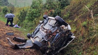 Capotamento deixa três jovens feridos na BR-282 em Vargeão
