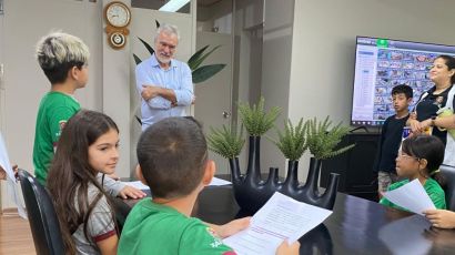 Alunos da EMEB São Jorge visitam prefeitura durante estudos sobre o poder executivo do município