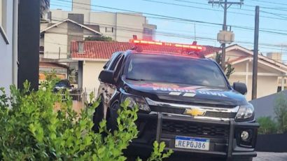DIC de Xanxerê cumpre mandados de busca e prende homem em flagrante por tráfico de drogas