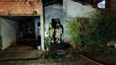 Homem fica ferido após incêndio em residência no bairro Leandro em Xanxerê