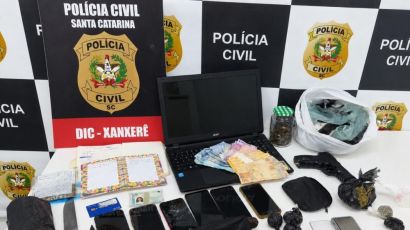 Jovem é presa por tráfico de drogas em Faxinal dos Guedes