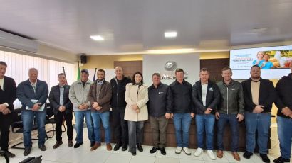 Oeste de SC articula entidade estadual para produtores de leite