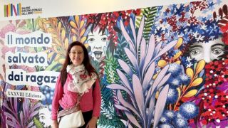 Professora de Xanxerê recebe prêmio na Feira Internacional do Livro de Turim, na Itália