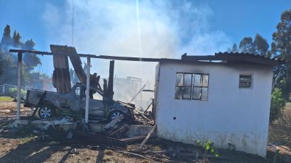 Incêndio destrói residência e veículo no bairro Frederico Ferronatto em Xanxerê