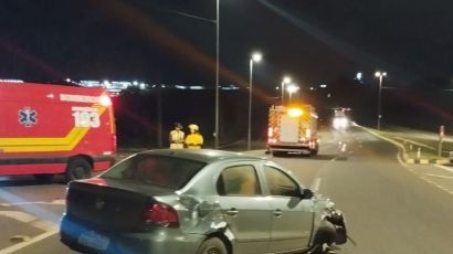 Colisão entre caminhonete e carro é registrada na BR-282 em Xanxerê