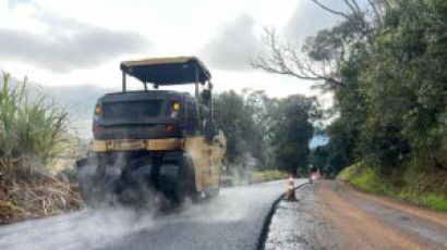 Prefeitura inicia pavimentação asfáltica na Rodovia XRE-200