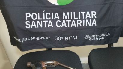Polícia Militar apreende arma de fabricação caseira e munições em Faxinal dos Guedes