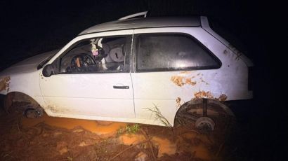 Veículo furtado é encontrado abandonado em Passos Maia